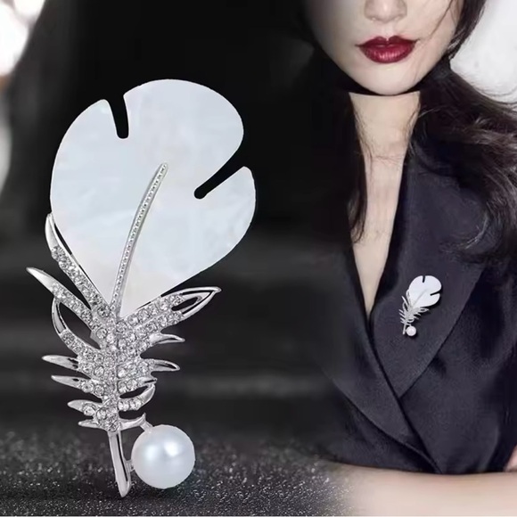 Crystal Feather Brooch - Picture 4 of 5